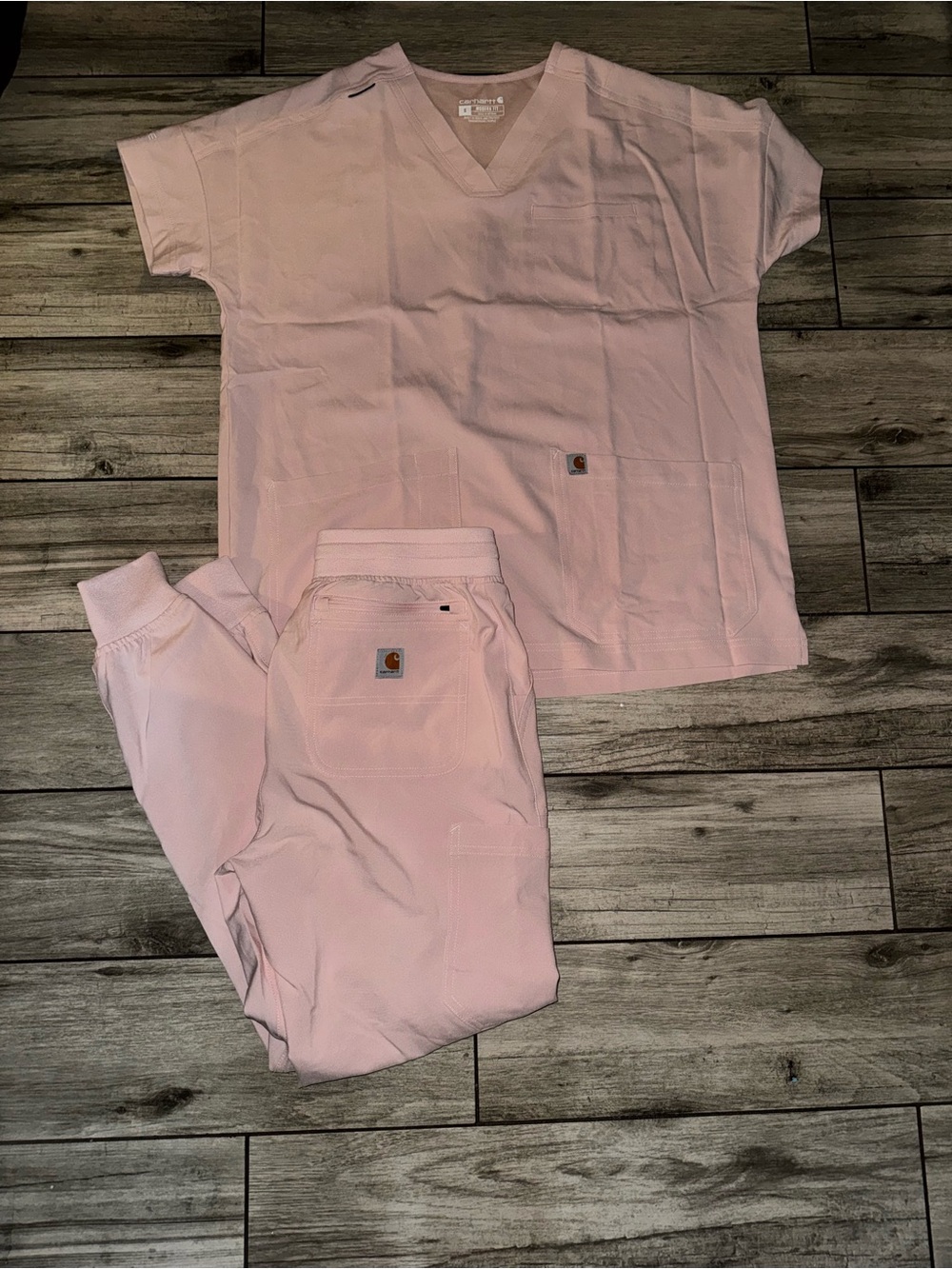 Women’s Carhartt scrubs small